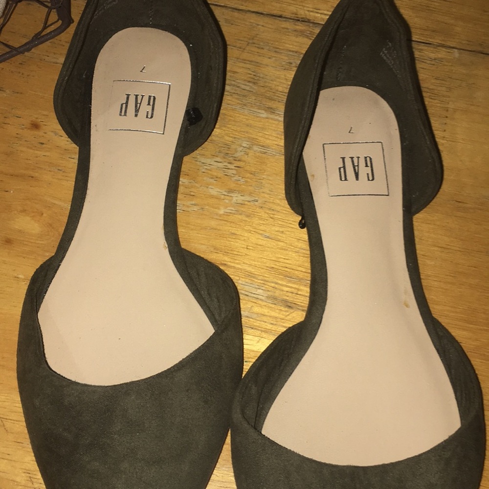 Pointed Olive green shoes